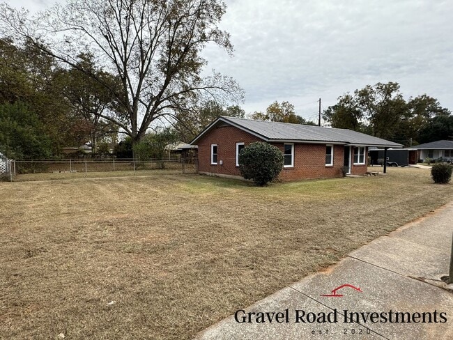 Building Photo - Beautifully Remodeled 3-Bedroom, 1-Bathroom House with Fenced Backyard