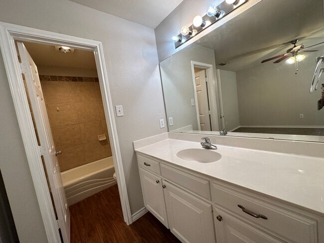 Building Photo - 3 bed 2 bath Frenship ISD