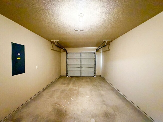 Building Photo - 5208 Lauren Lea Dr