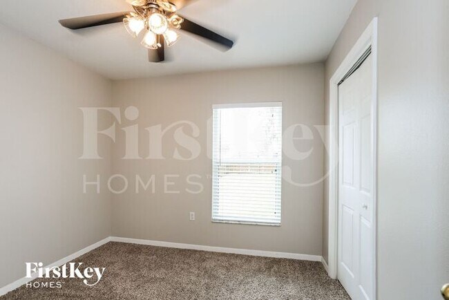 Building Photo - 10709 Deepbrook Dr
