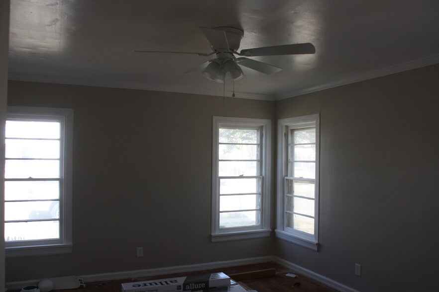 Texas sized Bed 1 - 2121 22nd St