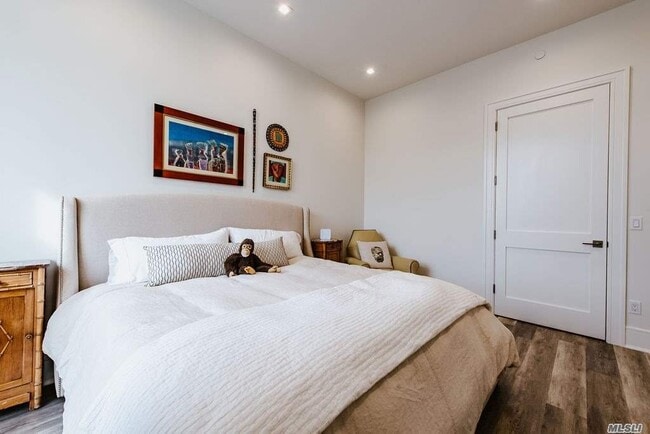 Building Photo - 30 Stewart Ave