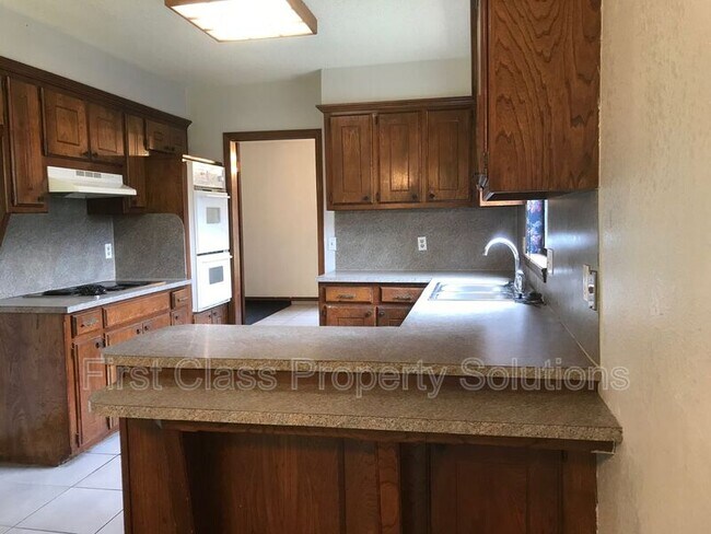 Building Photo - 5316 NW 111th Terrace