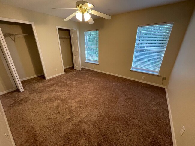 Building Photo - 3 Bed/2 Bath SFH in Silver Spring Shores! AVAILABLE NOW!