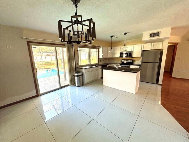 Building Photo - 5419 Twin Palms Rd