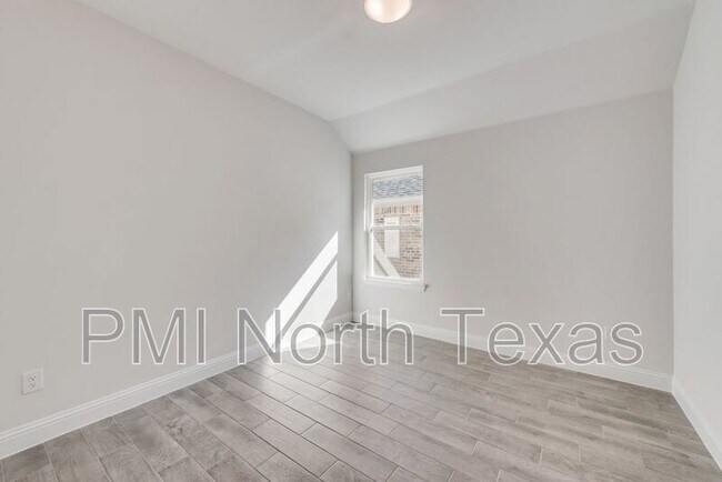 Building Photo - 309 Amenduni Ln