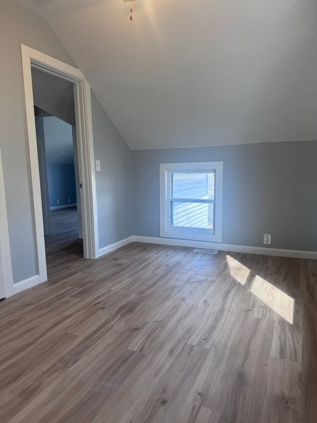 Building Photo - Remodeled 4 Bedroom 1 Bathroom Home