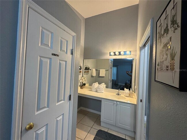 Building Photo - 2802 Club Cortile Cir
