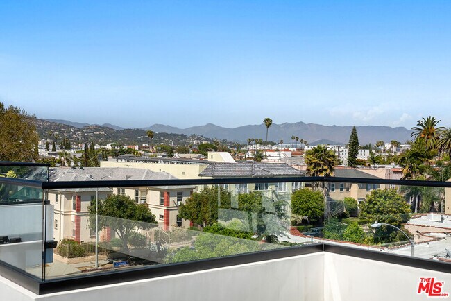 Building Photo - 733 N Gramercy Pl