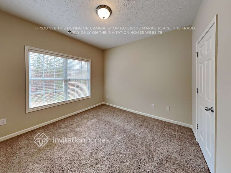 Building Photo - 633 Country Grove Ln NE