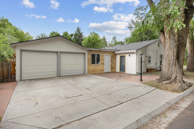 Building Photo - 527 S Bryan Ave