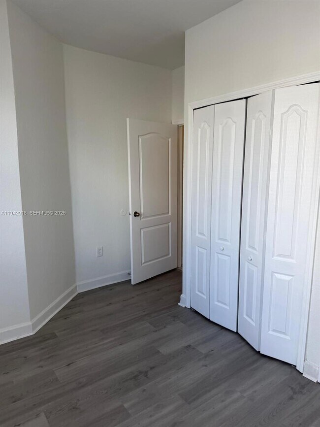 Building Photo - 1656 SE 29th Ct