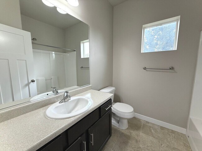 Building Photo - AVAILABLE JULY 1ST | 3 BED | 2.5 BATH | $2,295/MO