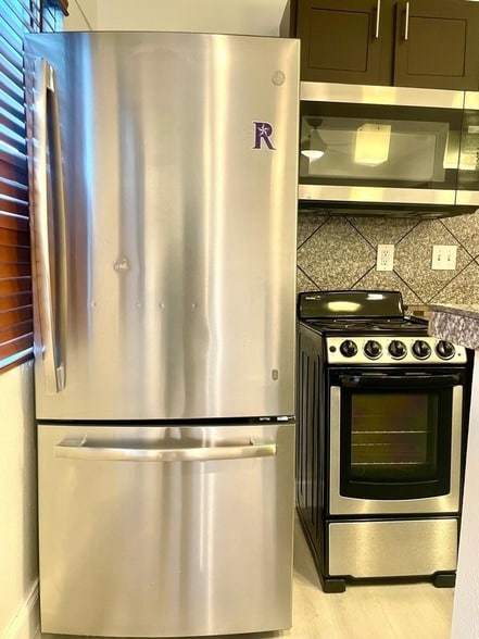 Building Photo - 307 E Mitchell St