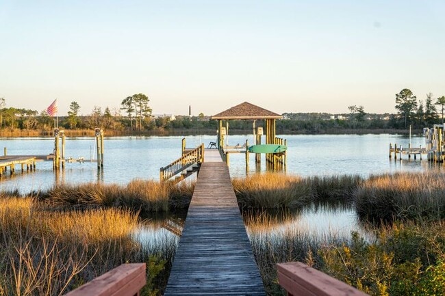 Building Photo - 2572 Gulf Breeze Ave