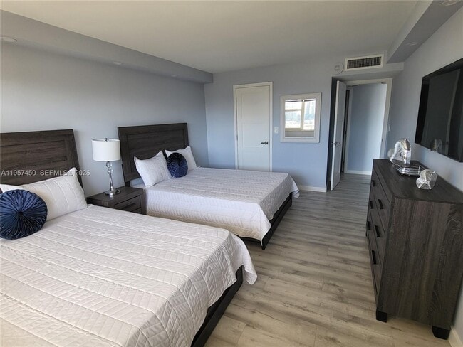 Building Photo - 3180 S Ocean Dr