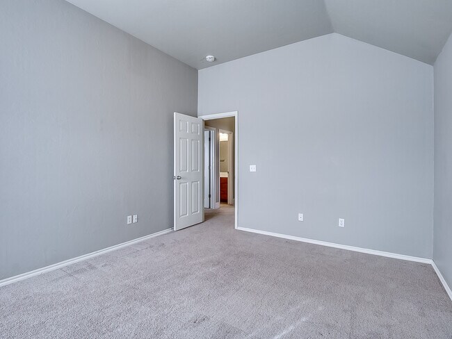 Building Photo - Cul-de-sac Lot- Deer Creek Schools- 4 Bedr...