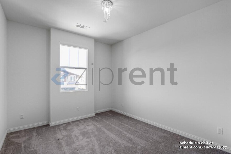 Building Photo - Unit