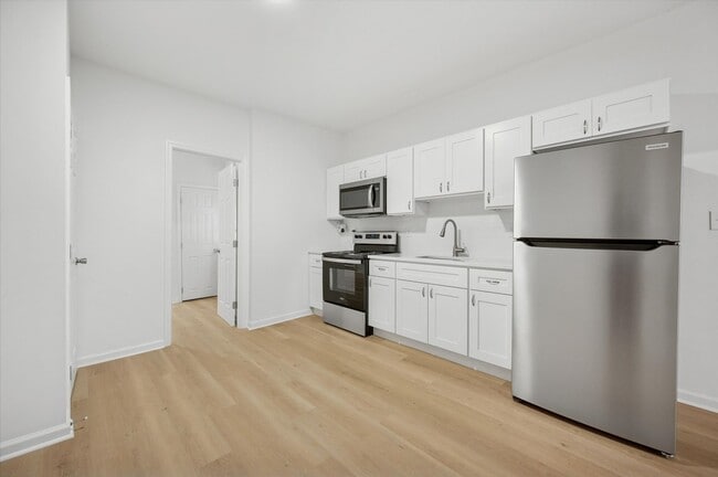 Primary Photo - Gorgeous 4-Bedroom Townhome in West Philad...