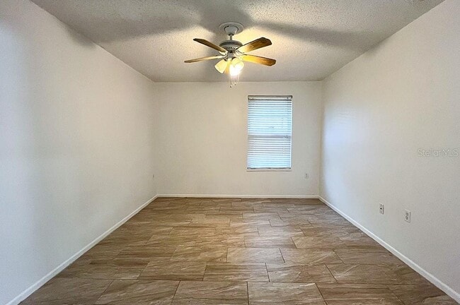 Building Photo - 10 York Ct