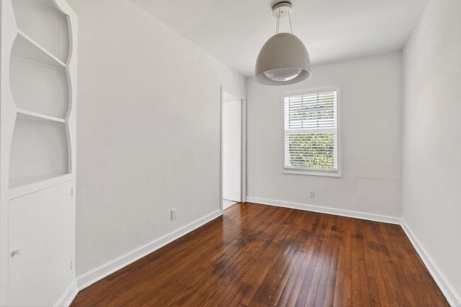 Building Photo - 236 Greymon Dr