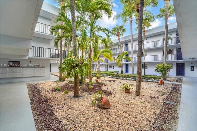 Building Photo - 10825 SW 112th Ave