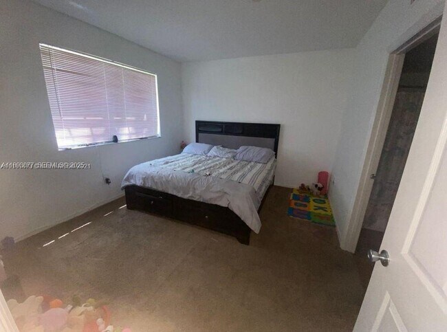 Building Photo - 151 SW 117th Ave