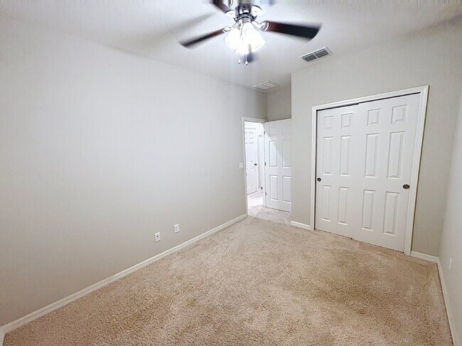 Building Photo - 1077 Amber Leaf Trl