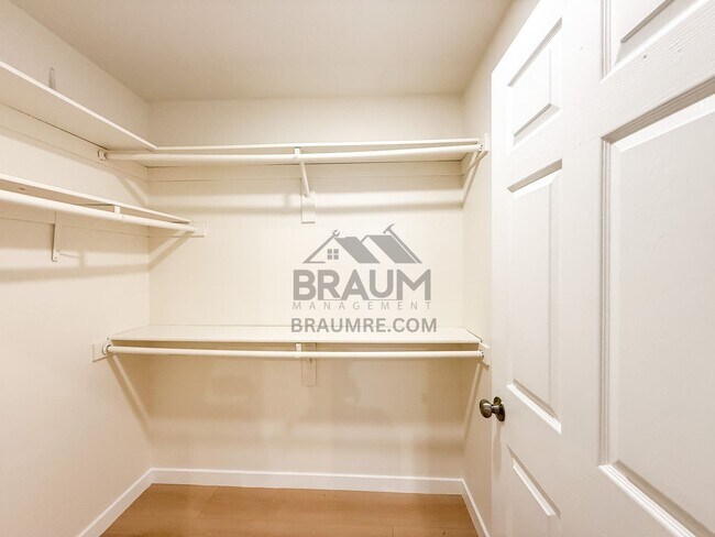 Building Photo - 5245 Riverton Ave