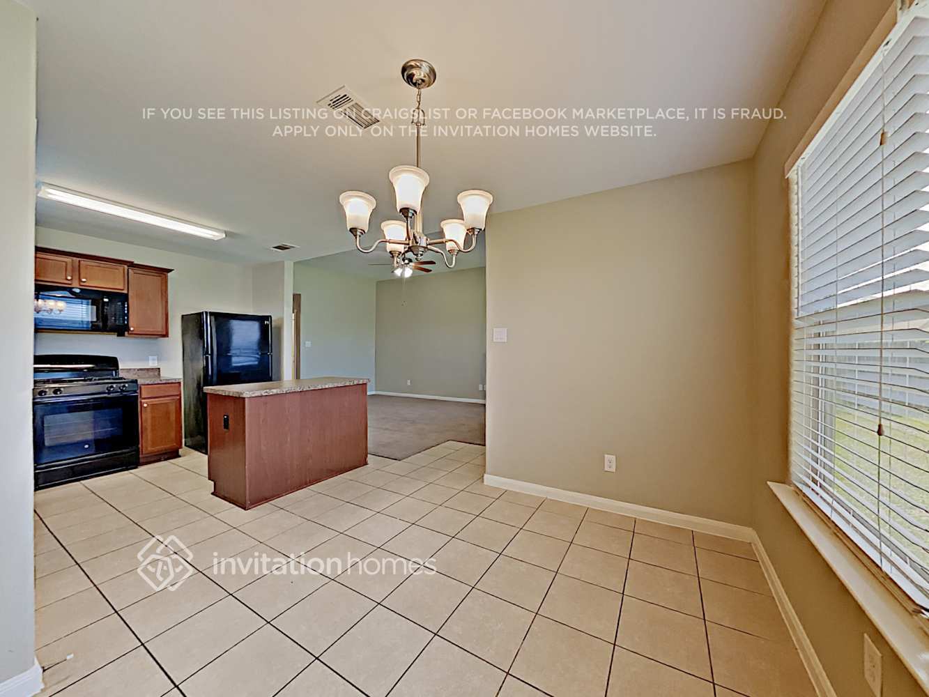 Building Photo - 741 Lazy Crest Dr