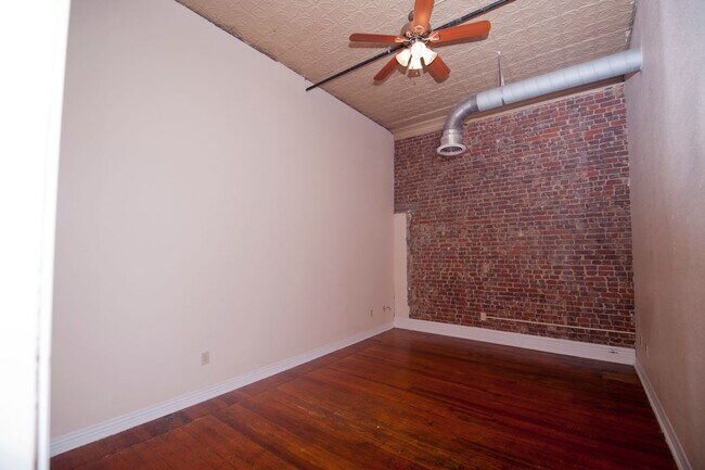 Building Photo - Downtown Lofts 201-202