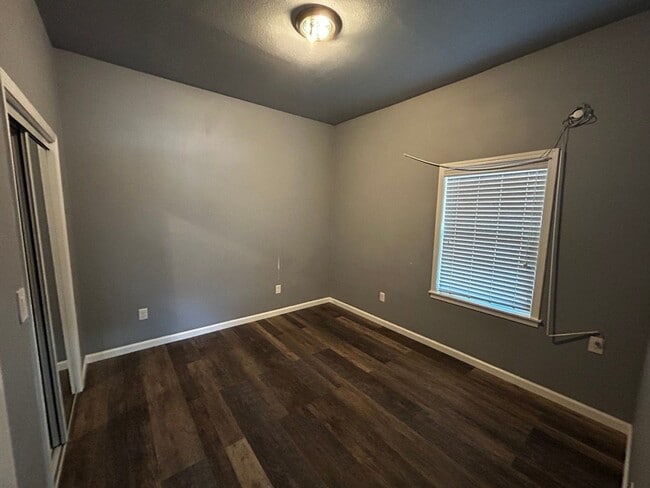 Building Photo - Renovated 2BR Home with Parking & Outdoor Space – Near Lake Merritt