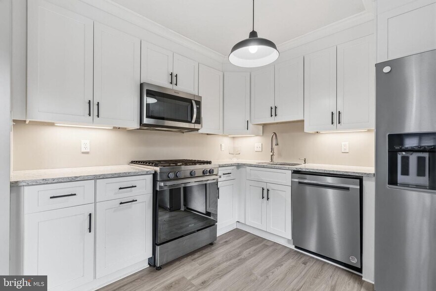 Building Photo - 2104 Brookhaven Dr