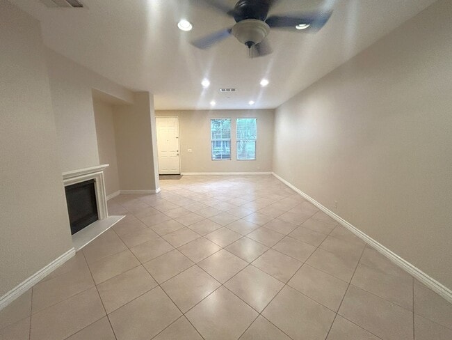 Building Photo - Isidora Lane  Eastvale, Ca (3 bed, 2.5 bath)