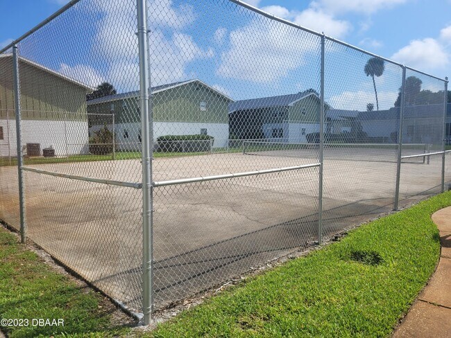 Building Photo - 840 Center Ave