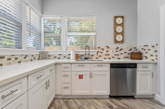 Building Photo - 134 Lee St