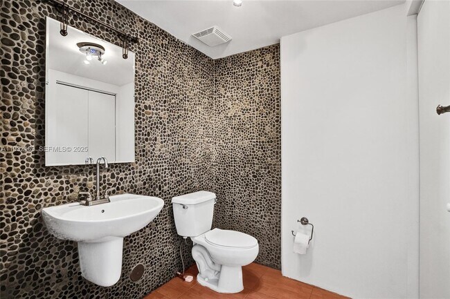 Building Photo - 690 SW 1st Ct