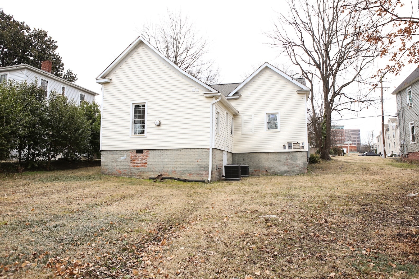 Building Photo - 407 N Cedar St