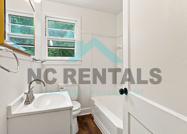 Building Photo - 141 Marthas Ln-