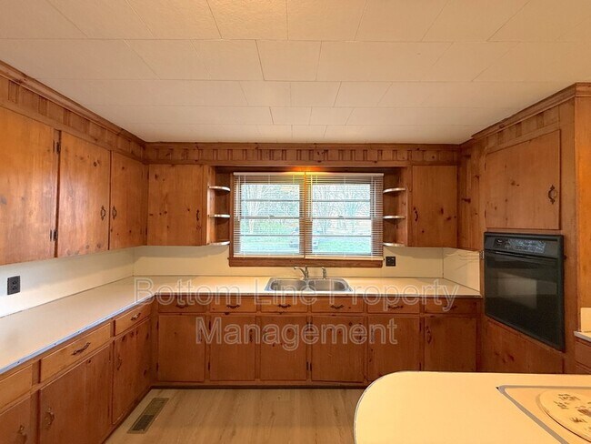 Building Photo - 2802 Filbert Hwy