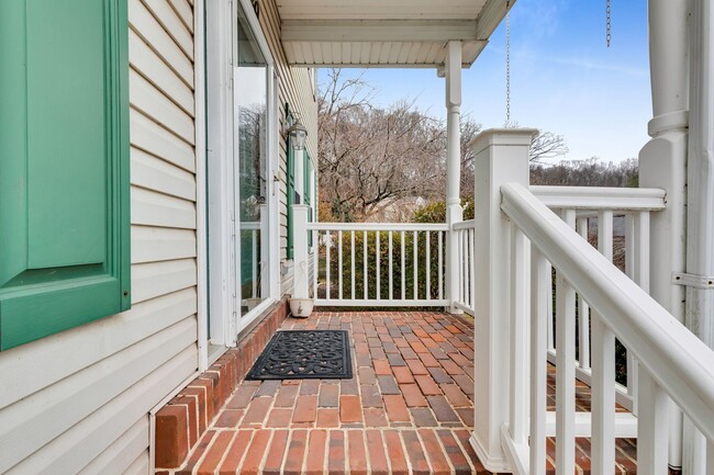 Building Photo - Family-Friendly 4-Bed Home with Pet-Friendly Yard and Pool in a Quiet Neighborhood