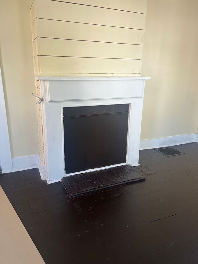 Building Photo - 3 bedroom house