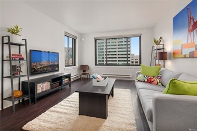 Building Photo - $250 off first month's rent!!!! Highly des...