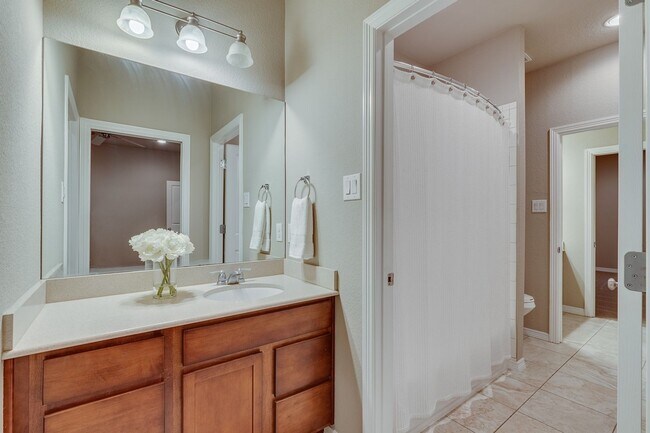 Building Photo - Miyama Cantey Townhomes 2816
