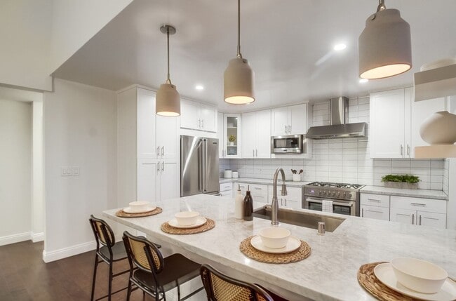 Building Photo - Beautiful Home in the Heart of Point Loma