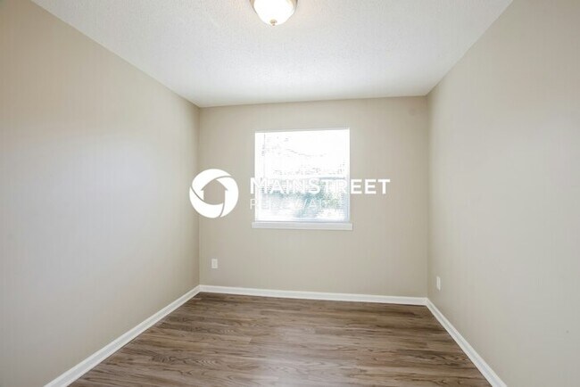 Building Photo - 4 Bedroom Pet-Friendly Home in Charlotte, NC with Main Street Renewal