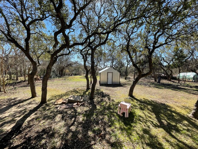 Building Photo - Spacious home on almost an acre in the hea...