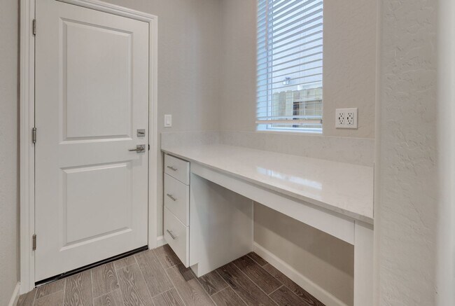 Building Photo - 853 Eclipse Ln