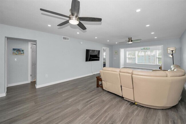 Building Photo - 300 64th Ave