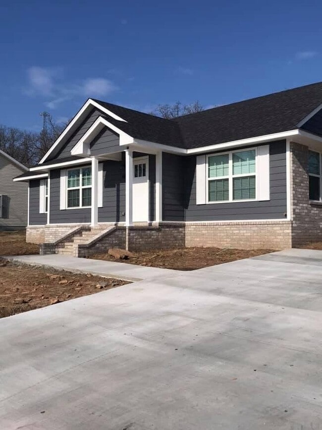 Building Photo - 601 W Eppler Rd